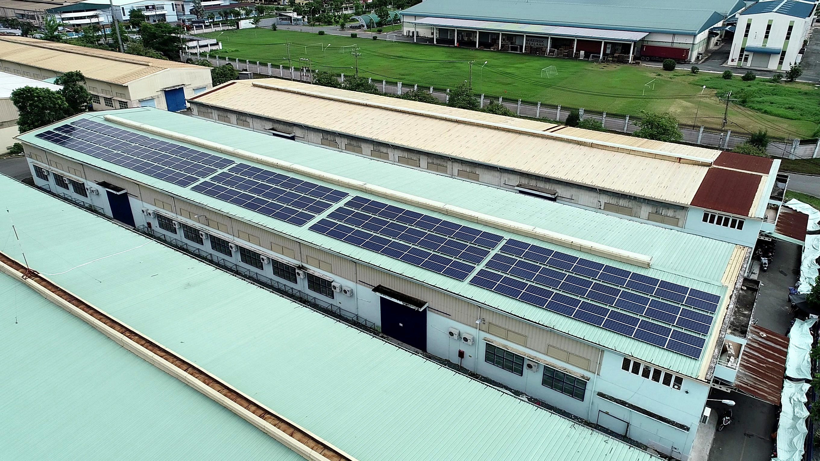 Điện mặt trời mái nhà được lắp đặt ở một khu nhà xưởng ở Đồng Nai