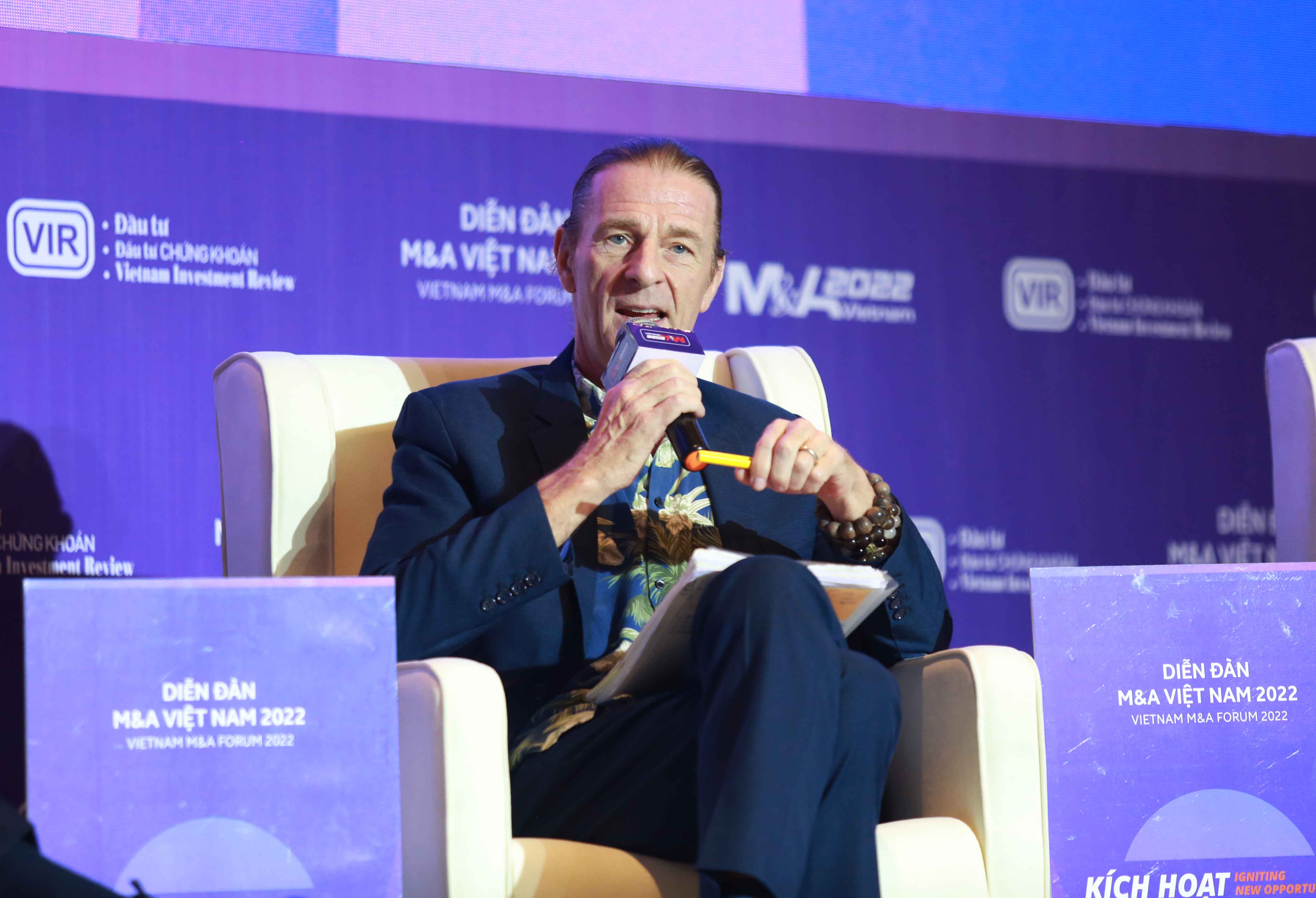 Ông Dominic Scriven, Chủ tịch Hội đồng quản trị Dragon Capital tại Diễn đàn M&A Việt Nam 2022 - Kích hoạt những cơ hội mới. Ảnh: Lê Toàn.